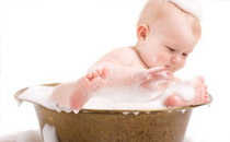 新生儿冬天洗澡水温多少合适 新生儿冬天多久洗一次澡